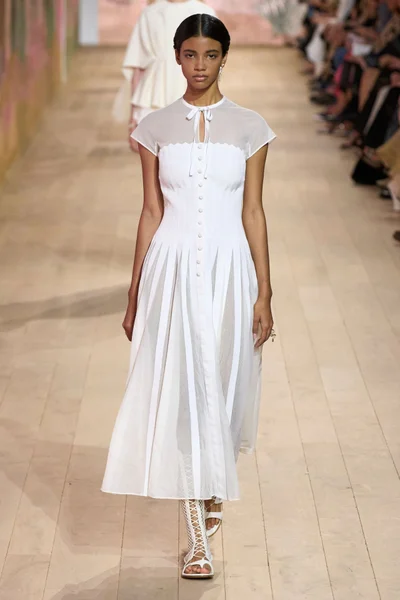 Look 5